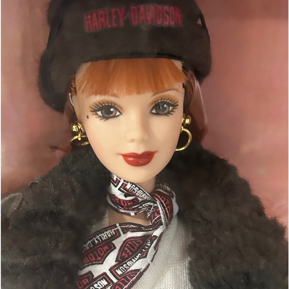 Harley Davidson 2nd Edition Barbie - Picture 4 of 12